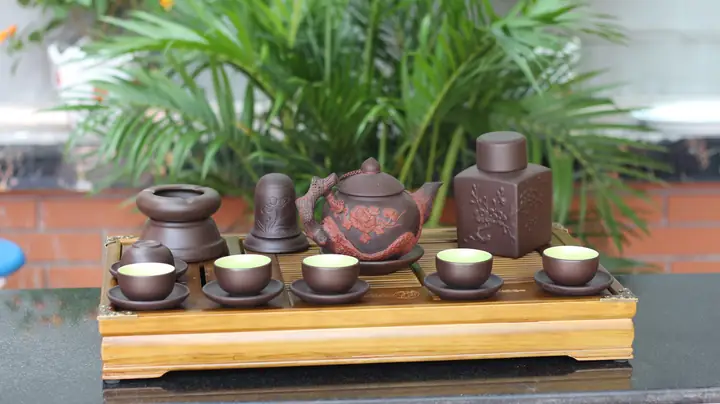 Ấm Chén Bát Tràng Được Làm Từ Đất Tử Sa