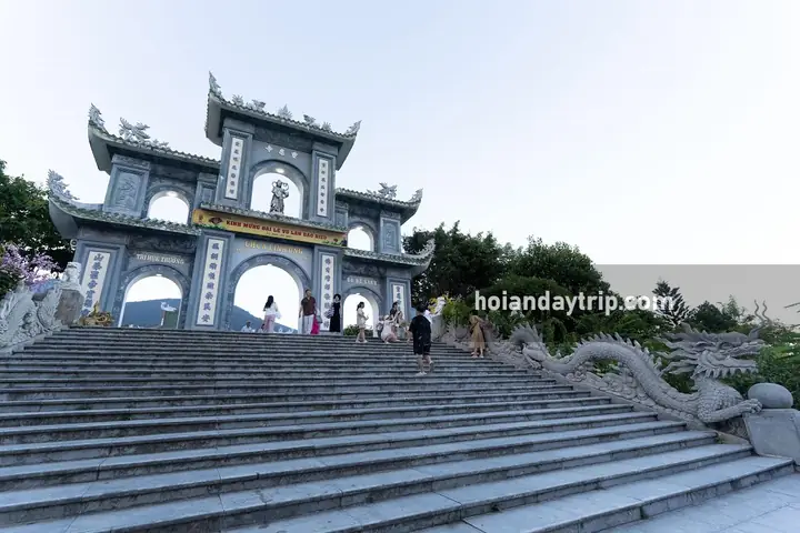 Linh Ung Pagoda In Son Tra Peninsula (monkey Mountain Da Nang) Linh Ung Pagoda In Son Tra Peninsula (monkey Mountain Da Nang)