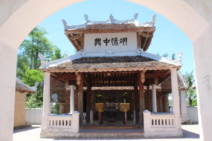 Đền Bạch Mã: Trầm Tích Và Linh Thiêng