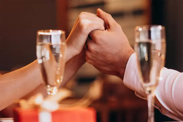Lần Đầu Gặp Mặt Nên Tặng Gì Và 20+ Ý Tưởng Ấn Tượng Nhất