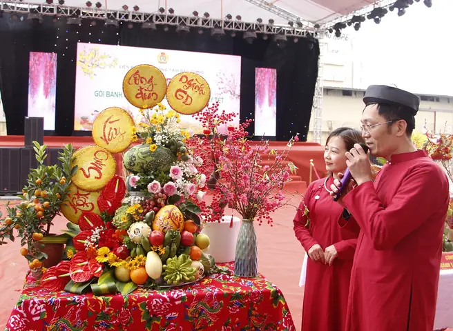 Ngày 27/01, Liên Đoàn Lao Động (lđlđ) Tỉnh Bắc Giang Tổ Chức Hội Thi “gói Bánh Chưng” Và “bày Mâm Ngũ Quả Ngày Tết” Nhằm Tạo Sân Chơi Bổ Ích Cho Cán Bộ, Đoàn Viên, Công Nhân Lao Động (cnlđ) Thể Hiện Năng Khiếu Thẩm Mỹ, Sự Khéo Léo, Sáng Tạo; Đồng Thời Nâng Cao Hiểu Biết, Phát Huy Gìn Giữ Nét Đẹp Văn Hóa Tết Cổ Truyền Của Dân Tộc.