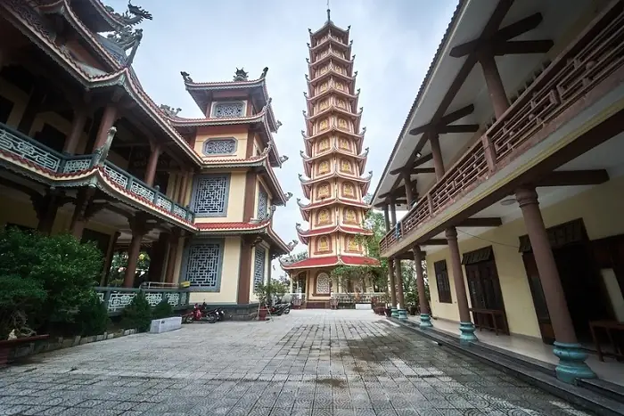 Khám Phá Bảo Tháp Chùa Bồ Đề Với Hơn 10.000 Tượng Phật