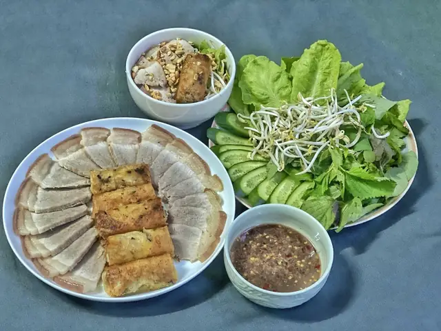 Thịt Luộc Cuốn Bánh Tráng Chấm Mắm Nêm - Báo Vnexpress Cooking
