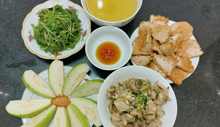 Cơm Sinh Viên: 30+ Món Ngon, Thực Đơn 7 Ngày Tiết Kiệm Dưới 50k Cơm Sinh Viên: 30+ Món Ngon, Thực Đơn 7 Ngày Tiết Kiệm Dưới 50k