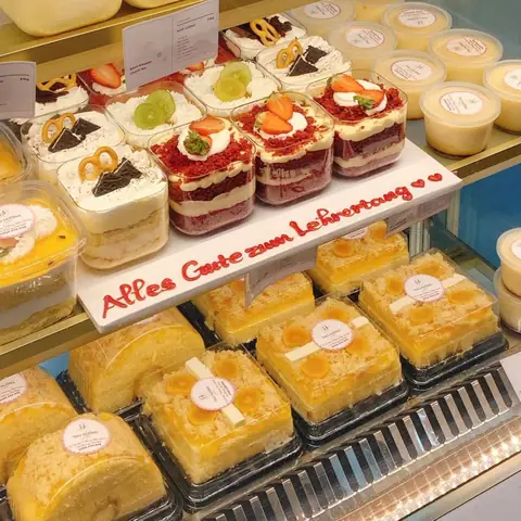 Tiệm Bánh Bông Lan Trứng Muối Hà Nội Thu Hường Cake Tiệm Bánh Bông Lan Trứng Muối Hà Nội Thu Hường Cake