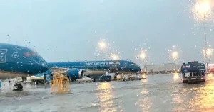 Bị Ngập Nước, Sân Bay Nội Bài Chỉ Tiếp Thu 10 Chuyến Bay/giờ