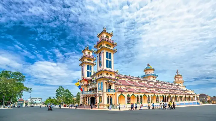 Tòa Thánh Tây Ninh: Kỳ Quan Kiến Trúc Đạo Cao Đài | Xanh Sm