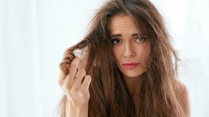 Tóc Khô Xơ Thiếu Chất Gì? Cần Làm Gì Để Khắc Phục Tóc Khô Xơ?