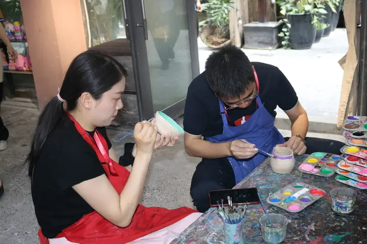 Hội Nhập Quốc Tếđtn: Chiều Ngày 14/4/2025, Trong Khuôn Khổ Chương Trình “gặp Gỡ Hữu Nghị Thanh Niên Việt Nam – Trung Quốc” Lần Thứ 24, Đoàn Đại Biểu Thanh Niên Trung Quốc Đã Có Chuyến Tham Quan, Trải Nghiệm Đầy Thú Vị Tại Làng Gốm Bát Tràng, Một Trong Những Cái Nôi Của Nghề Gốm Truyền Thống Việt Nam.