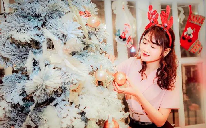 Tại Sao Nên Trang Trí Noel Quán Trà Sữa?