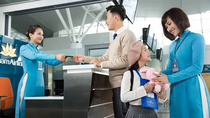 Cần Biết: Dịch Vụ Trẻ Em Đi Máy Bay Một Mình Của Vietnam Airlines ... Cần Biết: Dịch Vụ Trẻ Em Đi Máy Bay Một Mình Của Vietnam Airlines ...