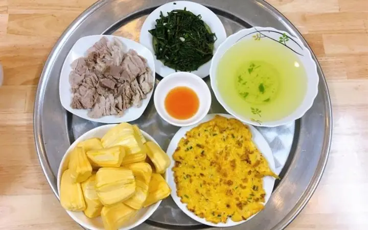 Cơm, Trứng Rán, Rau Muống Xào Tỏi, Canh Rau Muống