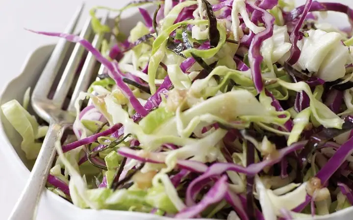 Cơm, Salad Bắp Cải, Trứng Rán, Canh Rau Cải
