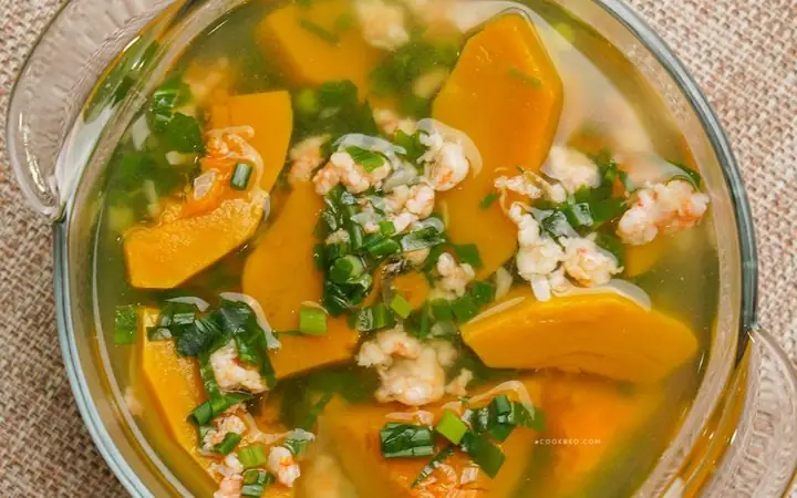 Cơm, Thịt Bò Xào, Canh Bí Đỏ Nấu Tôm