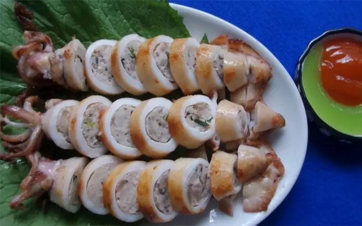 Cơm, Mực Nhồi Thịt, Gà Rán, Canh Cải Thịt Bằm