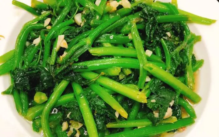 Cơm, Tôm Rang, Ngọn Bí Xào Và Canh Rau Ngót
