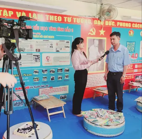 Đài Phát Thanh Truyền Hình Kiên Giang Trực Tiếp Ghi Hình Không Gian Văn Hóa Hồ Chí Minh Của Trường Tiểu Học Vĩnh Bình Bắc 3. Đài Phát Thanh Truyền Hình Kiên Giang Trực Tiếp Ghi Hình Không Gian Văn Hóa Hồ Chí Minh Của Trường Tiểu Học Vĩnh Bình Bắc 3.