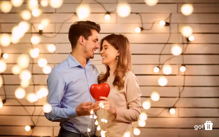 Valentine Đỏ Ai Tặng Quà Cho Ai