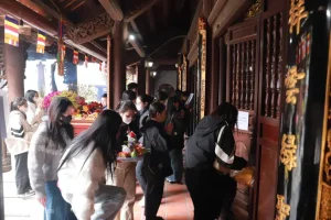 Tại Sao Nhiều Người Đến Chùa Hà Cầu Duyên?