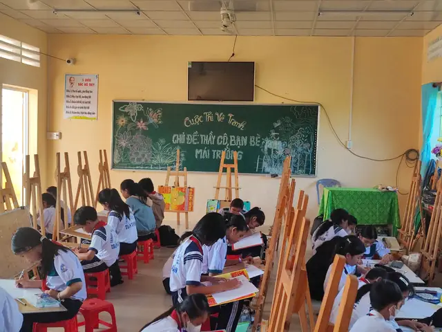 Sôi Nổi Hội Thi Vẽ Tranh Với Chủ Đề “thầy Cô, Bạn Bè, Mái Trường",
