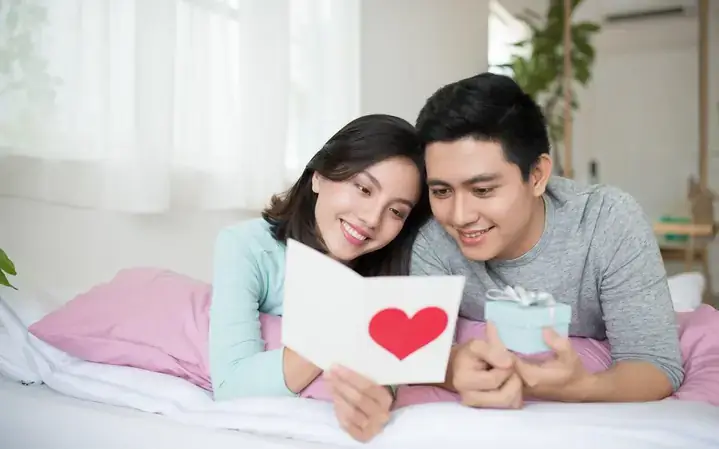 Các Yếu Tố Cốt Lõi Để Viết Thiệp Tặng Quà Người Yêu Chân Thành