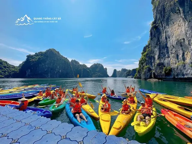 Chèo Kayak Khám Phá Vịnh