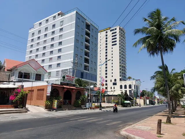Ham Tien Beach