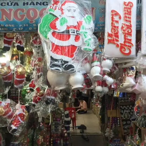 Finding Christmas In A Wholesale Market In Saigon, Vietnam - Far ...