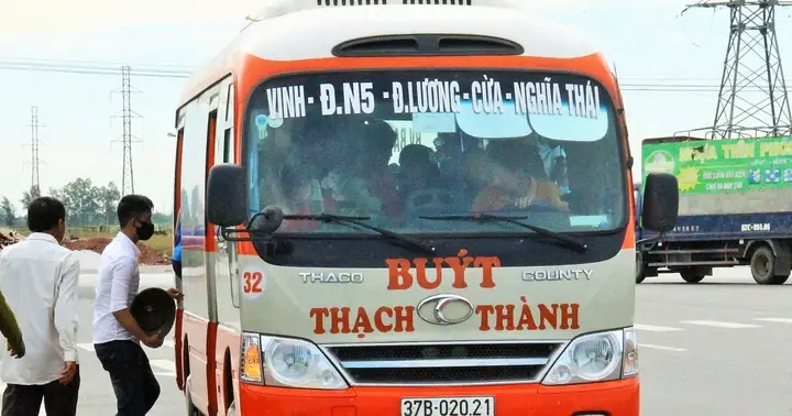 Thạch Thành Di Dời Vị Trí Biển Báo Dừng Xe Buýt Tại Đường N5