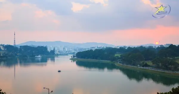 Hướng Dẫn Viết Bài Văn Tả Hồ Xuân Hương Đà Lạt