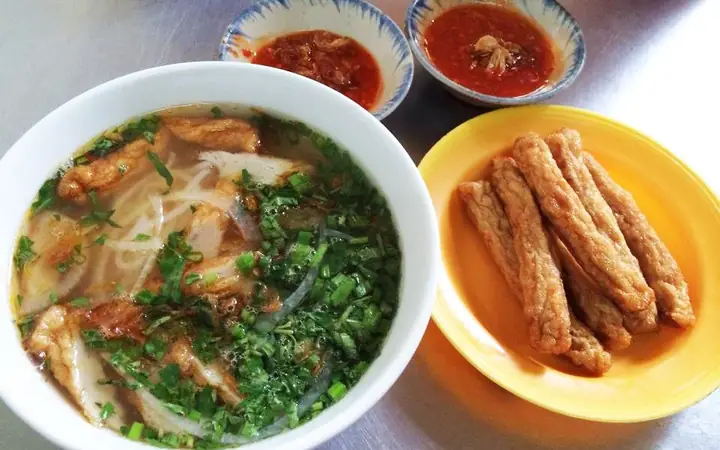 Bánh Canh Chả Cá Nha Trang: Top 10 Quán Ngon Nhất Được Đánh Giá Cao