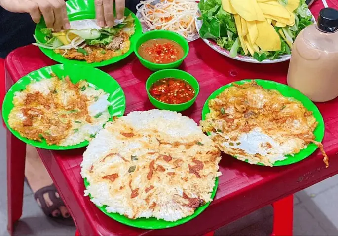 Bánh Ép Huế Ở Sài Gòn: Top 9 Quán Ngon Chuẩn Vị & Đánh Giá Chi Tiết