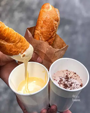 Bánh Mì Kem Trứng Hà Nội: Đánh Giá Toàn Diện Về Món Ăn Vặt Đặc Trưng