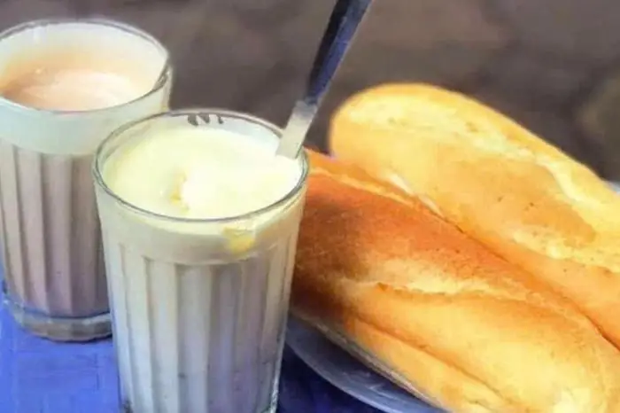 Bánh Mì Kem Trứng Hà Nội: Đánh Giá Toàn Diện Về Món Ăn Vặt Đặc Trưng