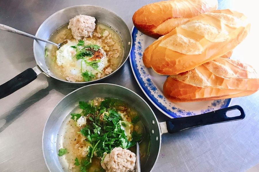 bánh mì xíu mại hàng quyên - Hình 3