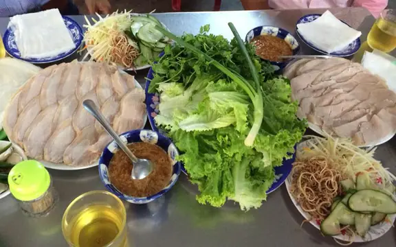 Bánh Tráng Cuốn Thịt Heo Là Gì? Hướng Dẫn Từ A Đến Z Về Món Ăn Đặc Trưng Miền Trung