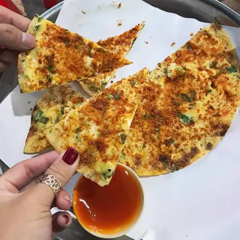 Bánh Tráng Nướng Bà Khùng Đà Lạt: Địa Chỉ 61 Nguyễn Văn Trỗi Có Thực Sự Đáng Thử?