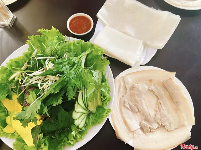 Bánh Tráng Thịt Heo: Hương Vị Quê Hương Đáng Trân Trọng