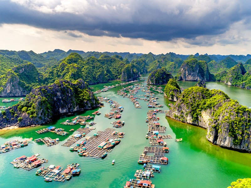 being overshadowed by ha long bay - Hình 5