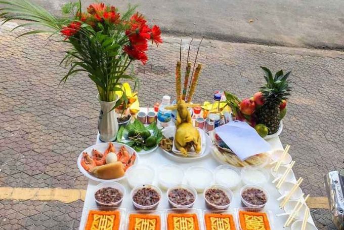 cách bày mâm cúng tất niên ngoài trời