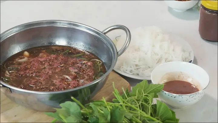 Bò Nhúng Mắm Ruốc: Công Thức Chi Tiết Từ Nguyên Liệu Đến Thành Phẩm
