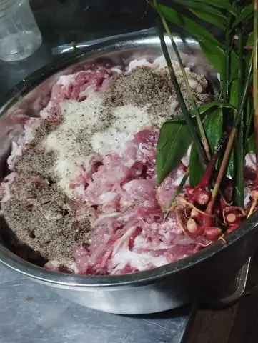 Cách Làm Lạp Sườn Lạng Sơn Chuẩn Vị: Bí Quyết Từ Nguyên Liệu Đến Thành Phẩm
