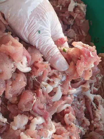 Cách Làm Lạp Sườn Lạng Sơn Chuẩn Vị: Bí Quyết Từ Nguyên Liệu Đến Thành Phẩm