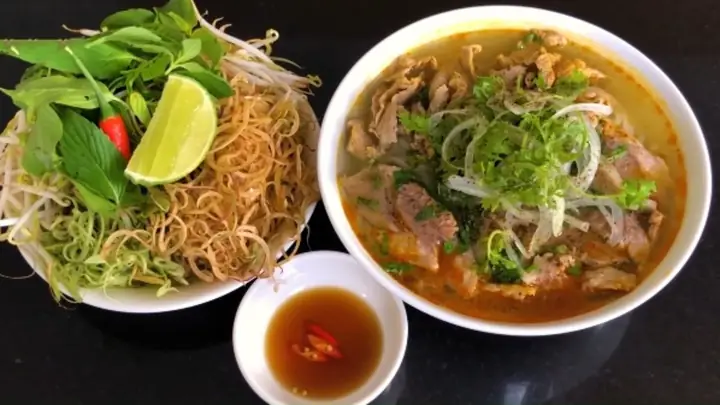 Cách Nấu Bún Bò Huế Đúng Cách Tại Nhà: Bí Quyết Từ Nguyên Liệu Đến Nước Dùng Cách Nấu Bún Bò Huế Đúng Cách Tại Nhà: Bí Quyết Từ Nguyên Liệu Đến Nước Dùng