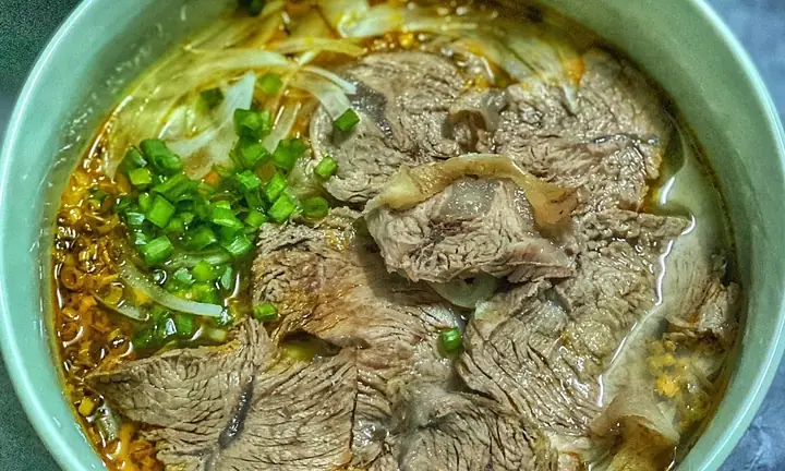 Cách Nấu Bún Bò Huế Đúng Cách Tại Nhà: Bí Quyết Từ Nguyên Liệu Đến Nước Dùng Cách Nấu Bún Bò Huế Đúng Cách Tại Nhà: Bí Quyết Từ Nguyên Liệu Đến Nước Dùng