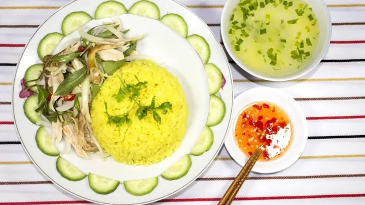 Cách Nấu Cơm Gà Phú Yên Chuẩn Vị: Hướng Dẫn Từ A Đến Z