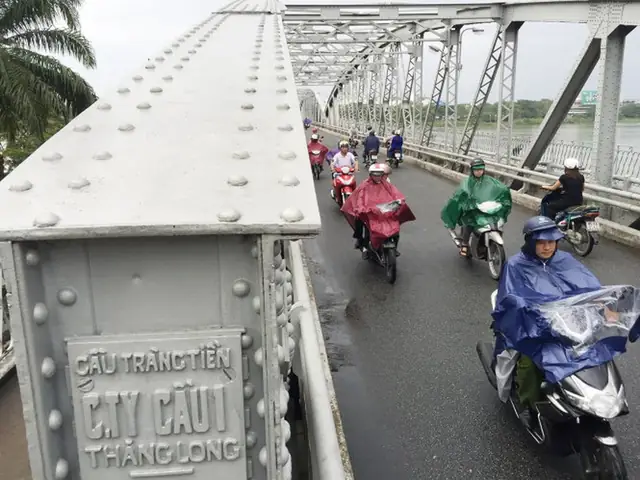 Cầu Trường Tiền Huế: Sự Thật Về Hai Tên Gọi Tràng Tiền Và Trường Tiền