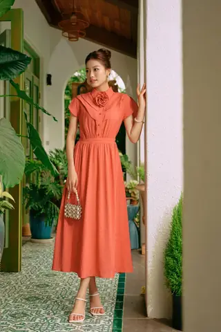 Chân Ngắn Đi Biển Mặc Gì? Bí Quyết Tôn Dáng Từ A-z