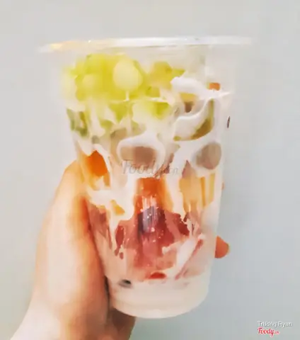 Review Chè Sầu Kem Bơ Cô Thanh: Thử Thách Vị Giác Tại Quận Bình Thạnh