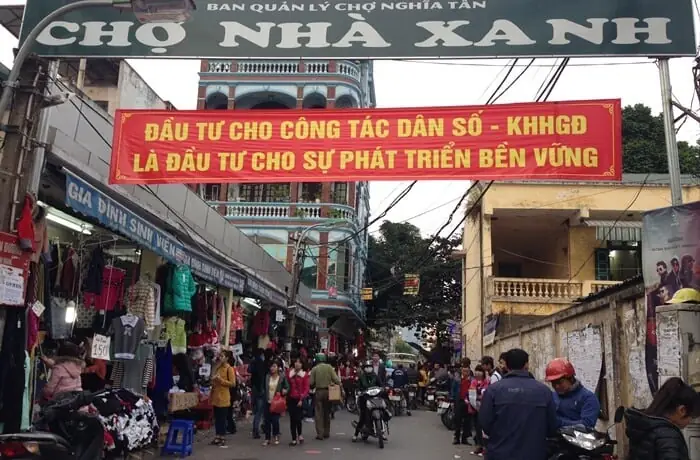 Chợ Sinh Viên Hà Nội Nổi Tiếng Nhất Mua Sắm Giá Rẻ